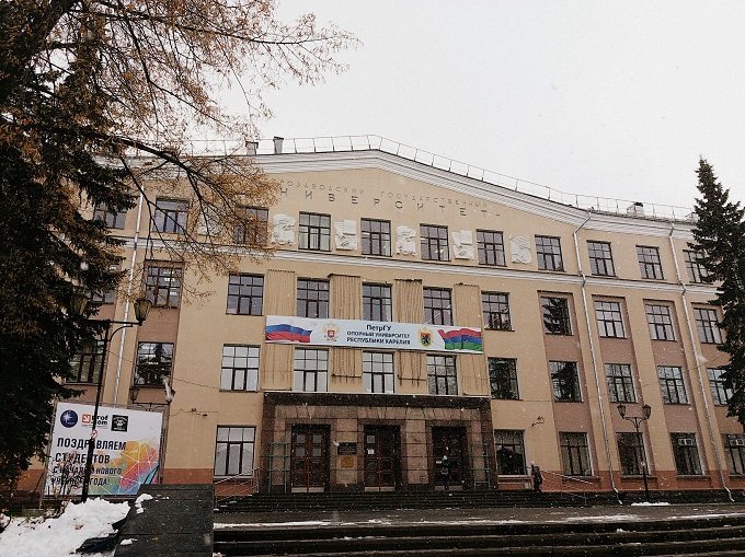 学校主楼 学校主楼