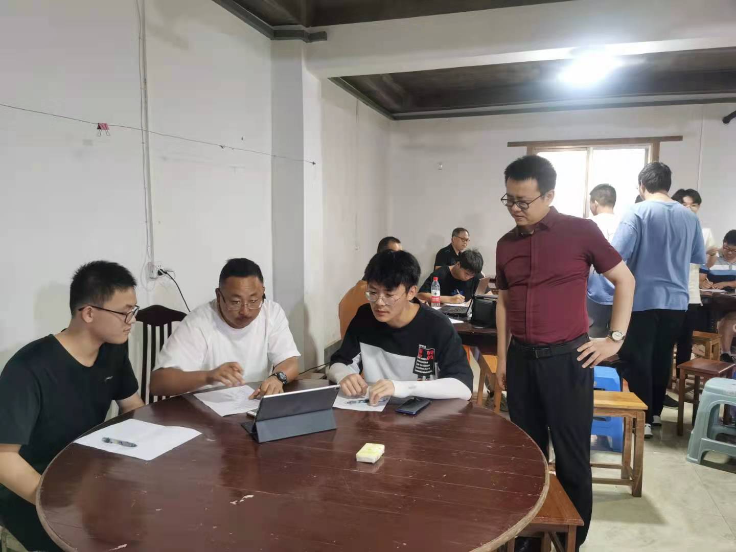 副校长熊宇杰慰问屏山动植物野外实习师生