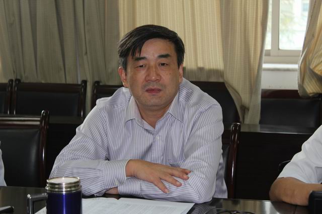 王绍武在会上讲话,他首先向博士们来到我校工作表示热烈的欢迎.