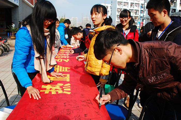 国家公祭日系列报道之一我校师生开展国家公祭日主题纪念活动