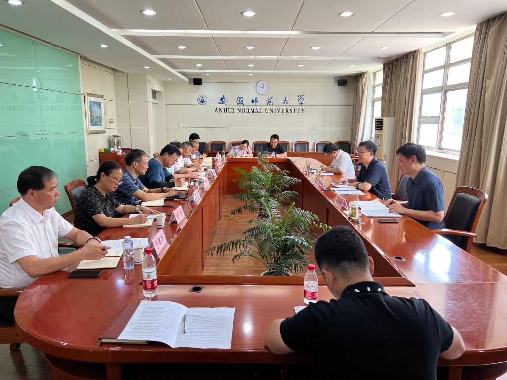 校党委副书记周旭调研学校疫情防控工作