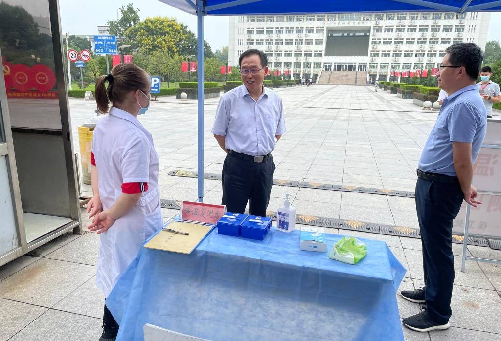 校党委书记胡朝荣赴省科技厅开展工作交流